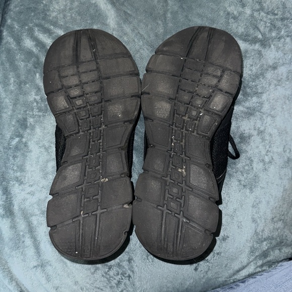 Sketchers relaxed fit memory foam black size 12 sneakers damaged - Picture 5 of 6